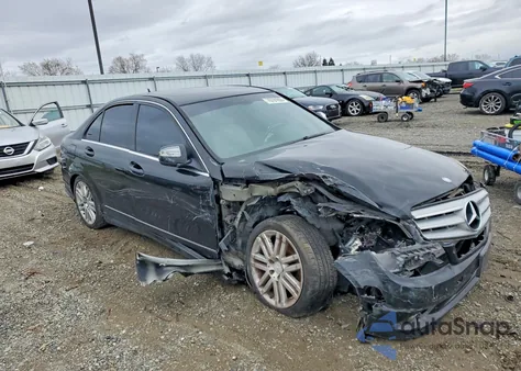 2009 Mercedes-Benz C 300 z USA, uszkodzony, nr VIN WDDGF54X99R048953